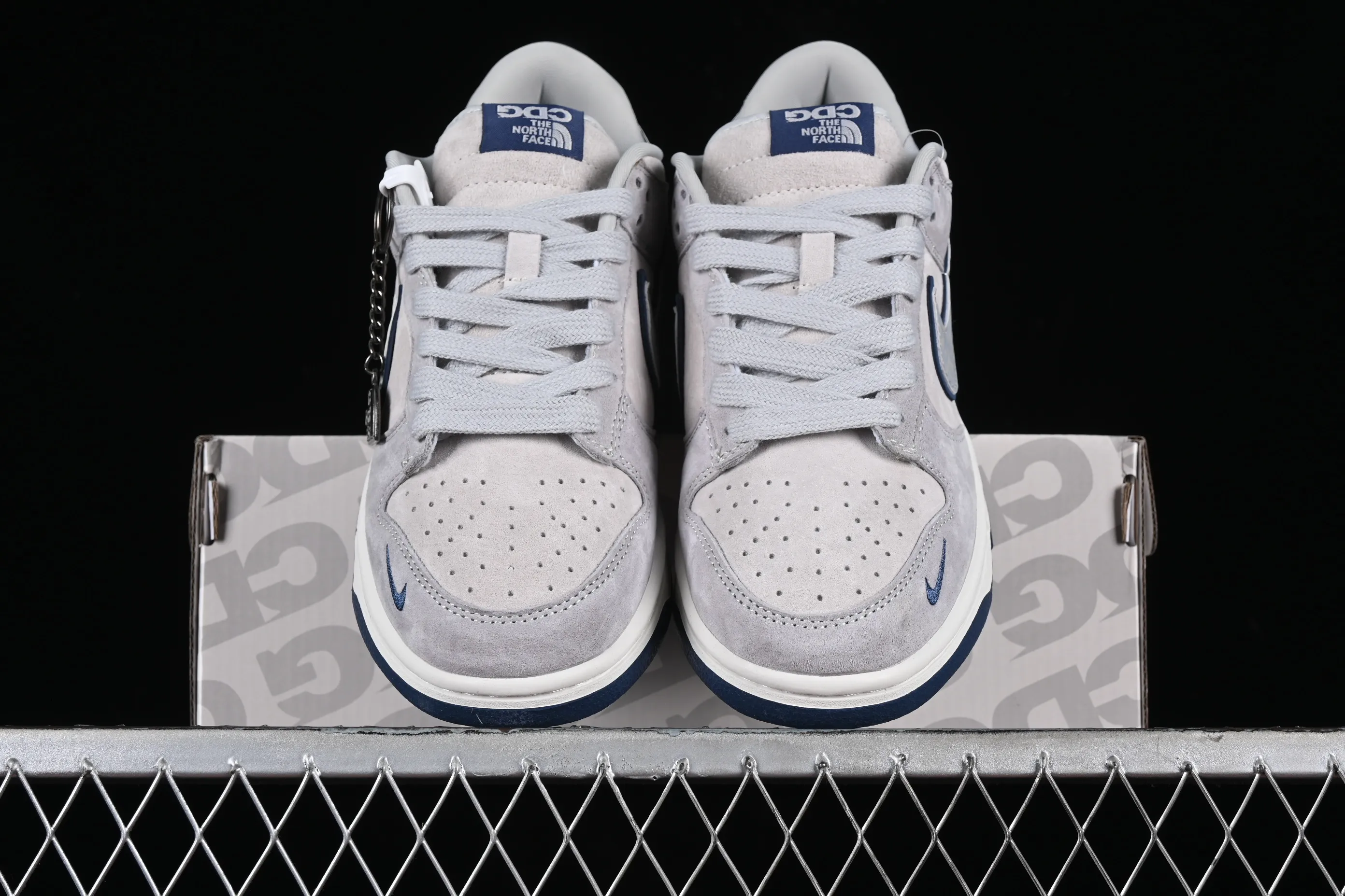 All Categories Nk SB Dunk Series Nk SB Dunk Low Low-top sneakers F version Nk Dunk Low North CDG joint-green Three-party joint SB low-top casual sneakers FC1688-179